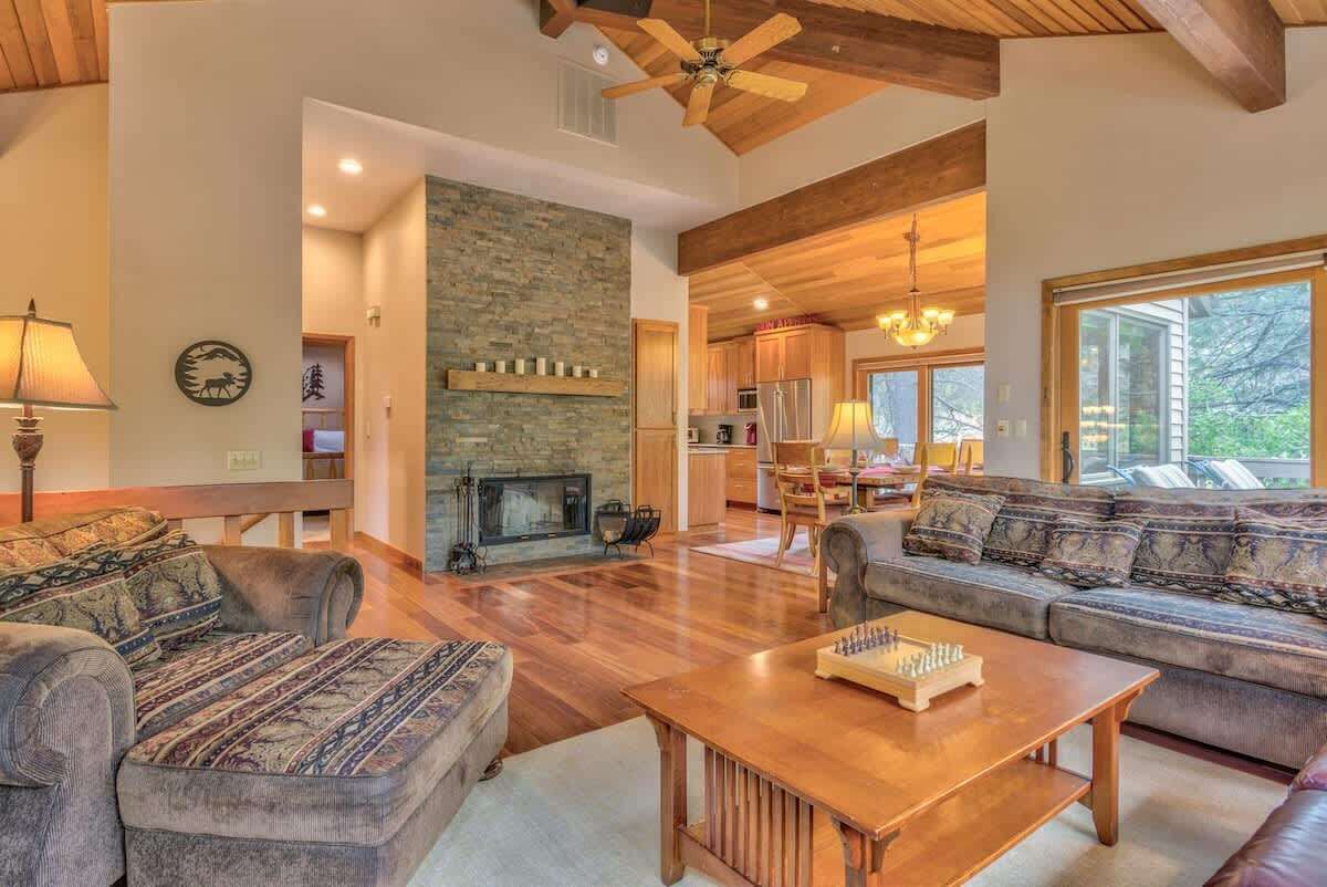 Télévision, cheminée