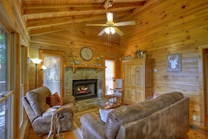 Interior - Extraordinary Views-Hot Tub-Pet Friendly-Always Clean-Fireplace-Near Blue Ridge (Blue Ridge)