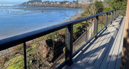 Paras näkymä kaupungissa! Perheen hauskaa yksityisellä rannalla. Matala joen vesi edessä