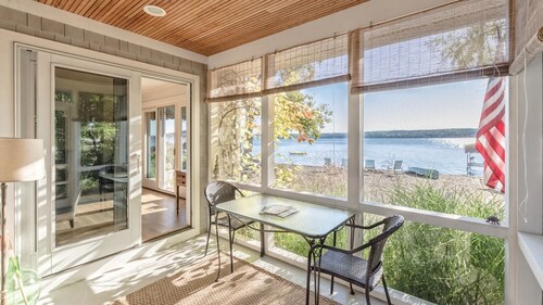Menteth Landing: Luxury Lakeside Rental