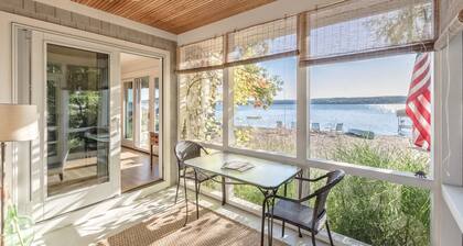 Menteth Landing: Luxury Lakeside Rental
