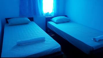 Triple Room, Smoking | In-room safe, free WiFi