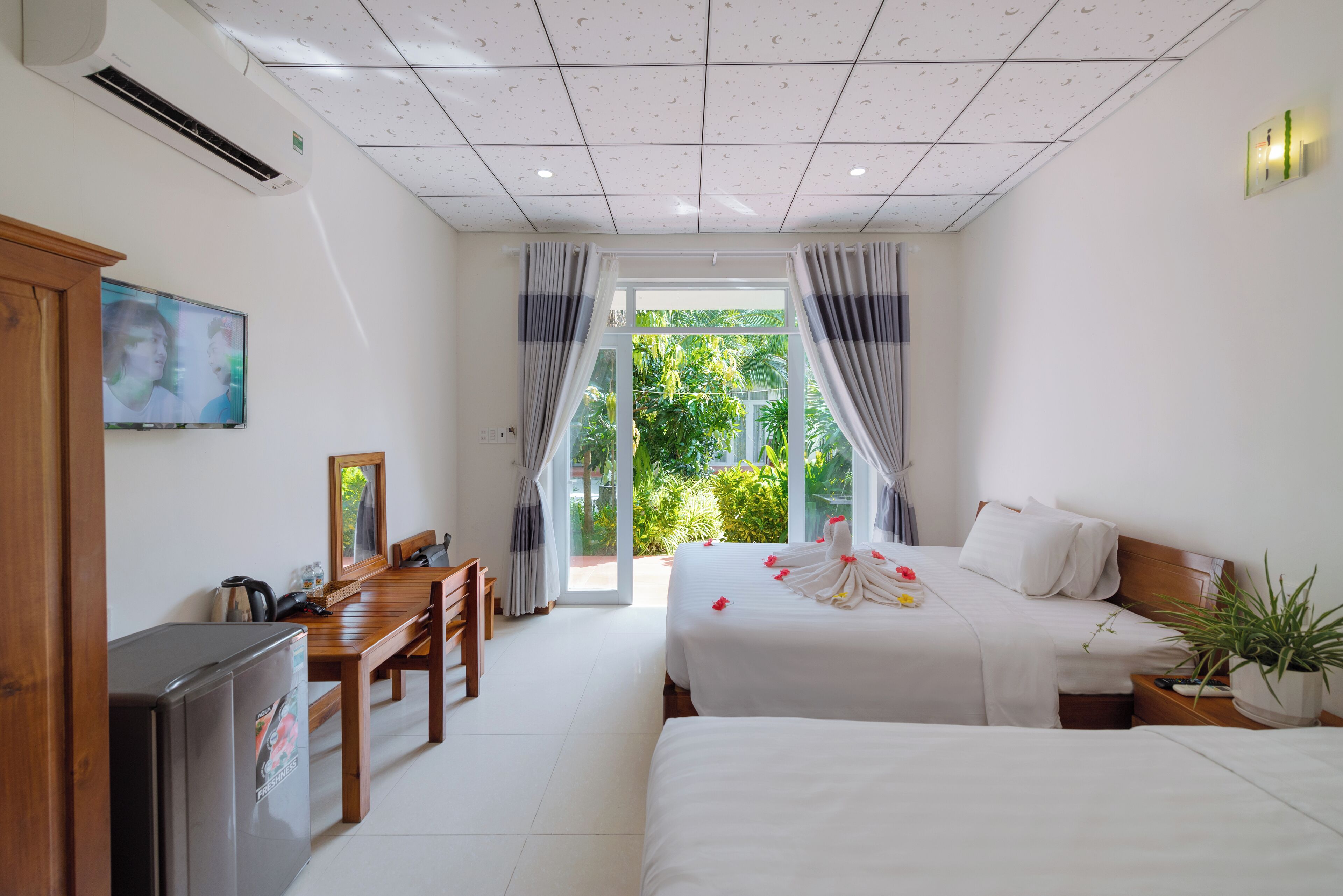 デラックス バンガロー | ミニバー、デスク、防音設備、WiFi (無料)