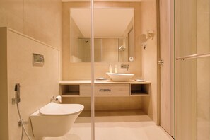 Bathroom - Lemon Tree Hotel Jamnagar (Jamnagar)