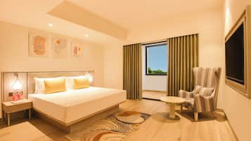 Caja de seguridad en la habitación, escritorio y cortinas blackout