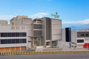 Front of property - Lemon Tree Hotel Jamnagar (Jamnagar)