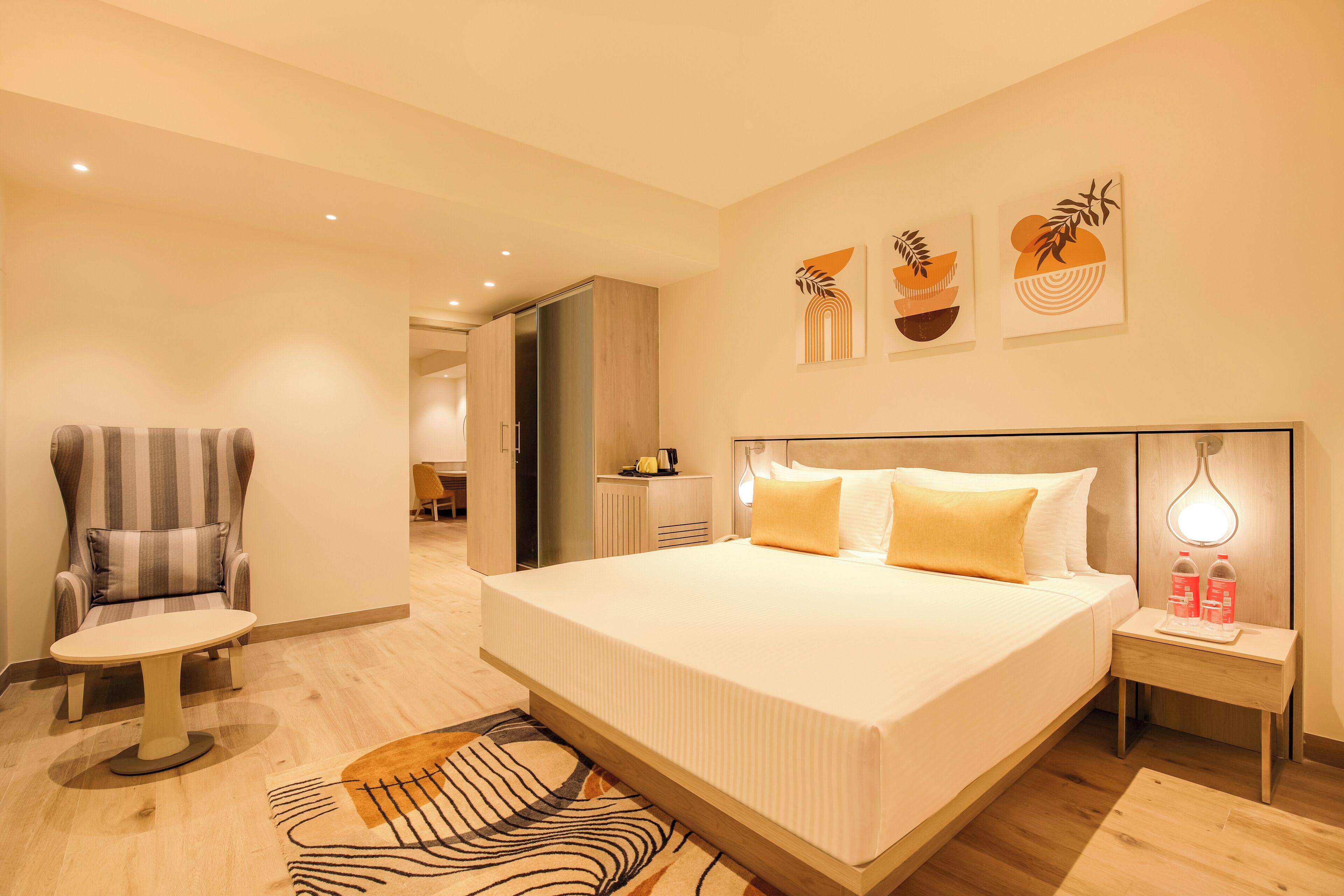 Executive Suite | Safe på rommet, skrivebord, blendingsgardiner og lydisolert