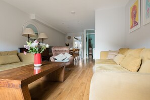 TV - The Hampton Residence (London)