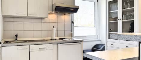 Kühlschrank, Mikrowelle, Ofen, Geschirrspüler