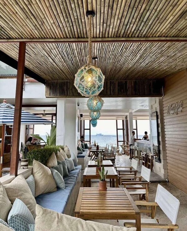 Outdoor dining - Blue Tao (Koh Tao)