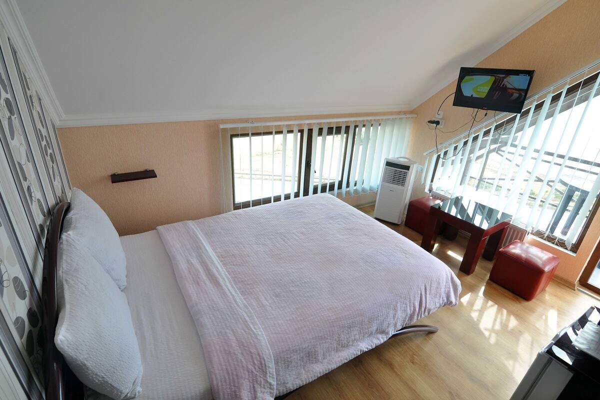 1 bedroom, WiFi (free)