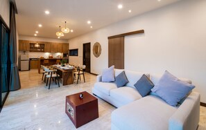 2 Bedrooms Private Pool Villa  | Aire de séjour | Téléviseur à écran plat de 50 po avec télévision par satellite