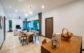 2 Bedrooms Private Pool Villa  | Coin séjour