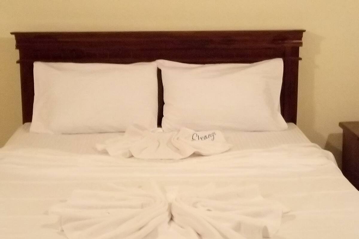 3 bedrooms, in-room safe, individually decorated, individually furnished