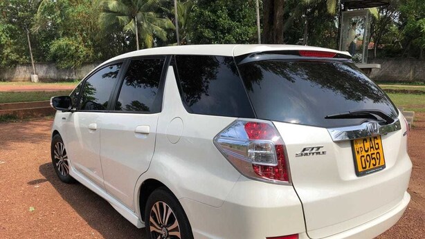 Airport shuttle - Elzangi Beyond (Negombo)