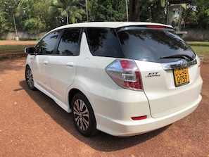 Airport shuttle - Elzangi Beyond (Negombo)