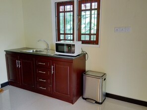 Fridge, microwave, oven, rice cooker - Elzangi Beyond (Negombo)