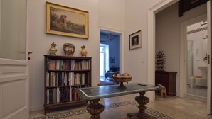 Interior detail - La Scelta (Naples)
