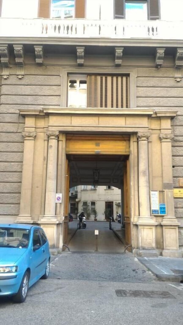 Exterior - La Scelta (Naples)