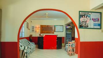 Premium bedding, in-room safe, blackout drapes, soundproofing