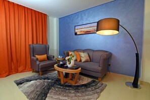 Junior Suite | Living room | Flat-screen TV - Meshal Hotel & Spa (Manama)