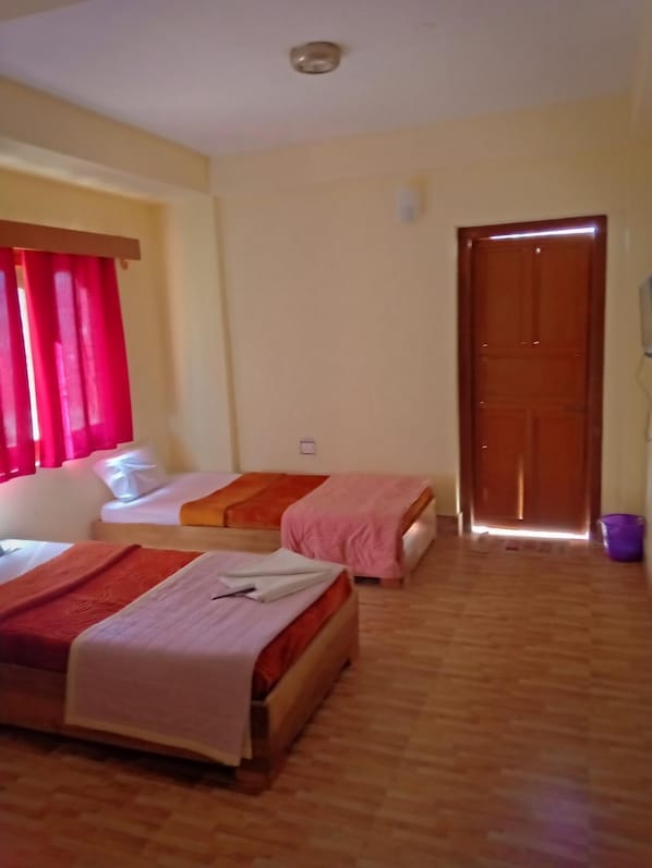 Desk, WiFi - Chef's Hotel (Paro)