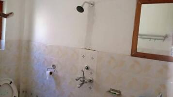 Buồng tắm vòi sen, đồ dùng nhà tắm miễn phí, máy sấy tóc