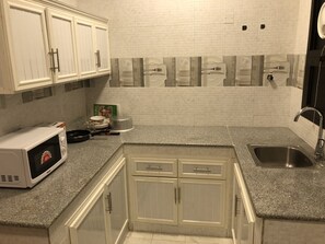 Apartment, 1 Bedroom | Private kitchen | Fridge, microwave, stovetop, coffee/tea maker - OYO 105 Star House 05 (Salalah)