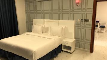 Apartment, 1 Bedroom | Egyptian cotton sheets, premium bedding, pillowtop beds, desk