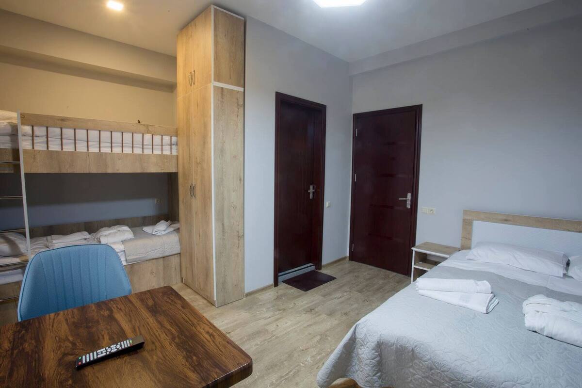 Habitació familiar | 1 dormitori, llençols de cotó egipci i roba de llit d'alta qualitat 