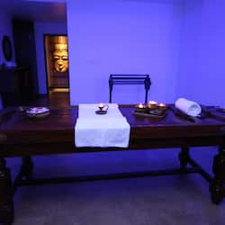 Dampfbad, Körperbehandlungen, Aromatherapie, Tiefengewebe-Massagen