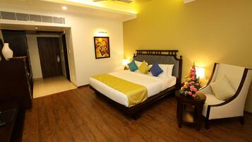 Premium Room, 1 Queen Bed | 1 bedroom, minibar, in-room safe, individually furnished