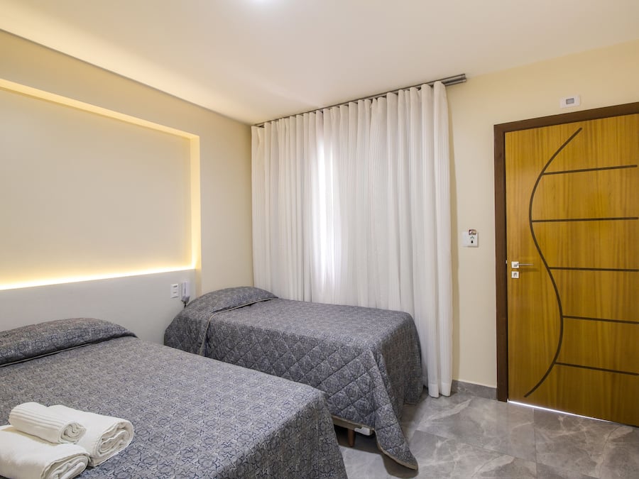 Quarto triplo standard, várias camas, para não fumantes | Frigobar, cortinas blackout, quartos à prova de som, Wi-Fi de cortesia