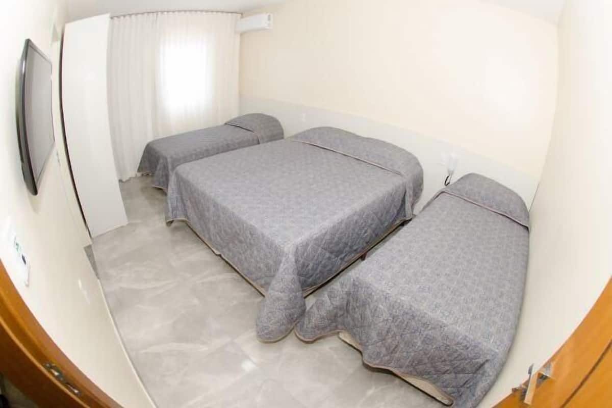 Minibar, cortinas blackout, sistema de insonorización y wifi gratis