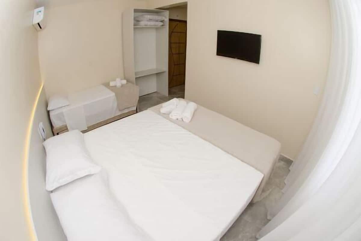 Minibar, cortinas opacas, sistema de insonorización y wifi gratis