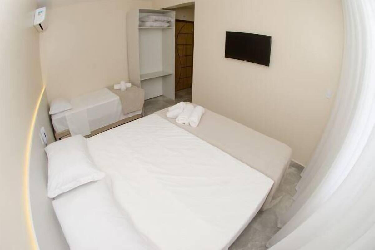 Minibar, cortinas blackout, sistema de insonorización y wifi gratis