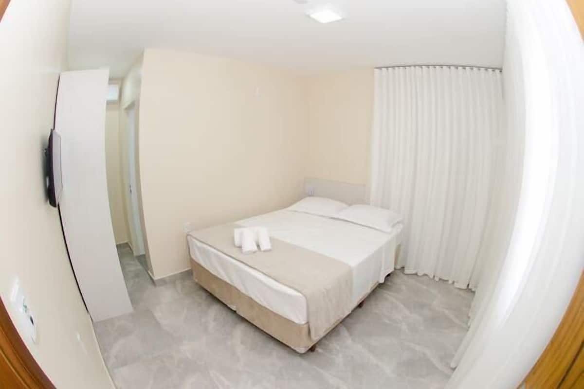 Minibar, cortinas blackout, sistema de insonorización y wifi gratis