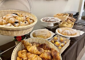 Free daily buffet breakfast - Hotel Quisisana Riccione (Riccione)