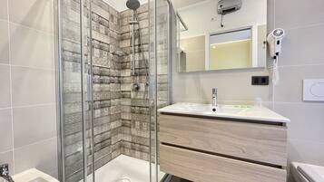 Double or Twin Room, Non Smoking | Desk, blackout curtains, soundproofing, free WiFi