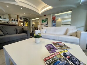 Lobby sitting area - Hotel Quisisana Riccione (Riccione)