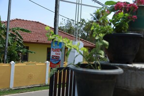Front of property - New planet guest (Mirissa)