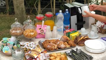 Free daily continental breakfast