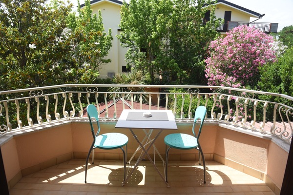 Deluxe-Doppelzimmer, Blick auf den Innenhof (with extra bed) | Balkon