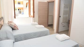 华丽双人房, 庭院景观 (with extra bed) | 办公桌、免费婴儿床、免费 WiFi、床单