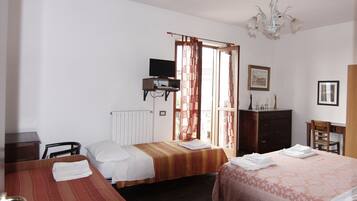 Quadruple Room, Sea View | Meja, katil bayi/kot (percuma), Wi-fi percuma, cadar katil