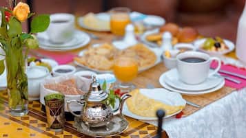 Sudah termasuk sarapan ala kontinental setiap hari