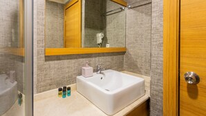 Comfort Room, 2 Queen Beds, Accessible, City View | Bathroom | Shower, hydromassage showerhead, free toiletries, hair dryer - NAMASTE OTEL (Balikesir)