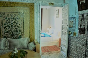Desk, iron/ironing board, rollaway beds, free WiFi - Riad Koutobia Royal (Marrakech)