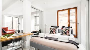 Penthouse Desain | 2 kamar tidur, didekorasi berbeda-beda, dan tirai kedap cahaya