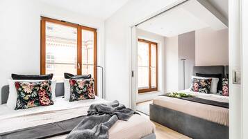 Design Penthouse | 2 bedrooms, individually decorated, blackout drapes, soundproofing